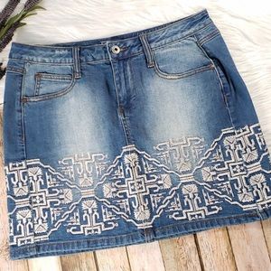 Jean skirt with embroidery